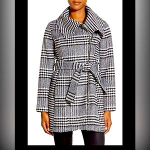 Jessica Simpson plaid coat. Size Small.